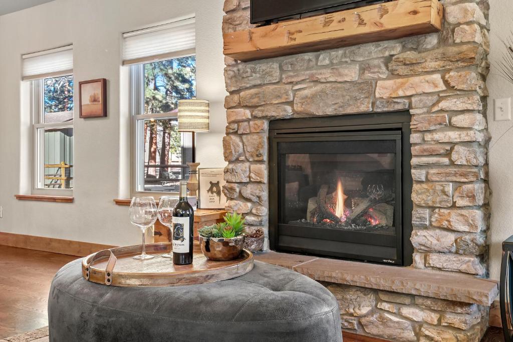 Black Bear Cabin with Hot Tub