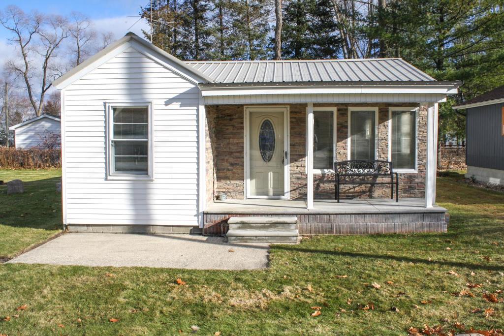 Pet-Friendly Michigan Retreat with Fire Pit and Yard!